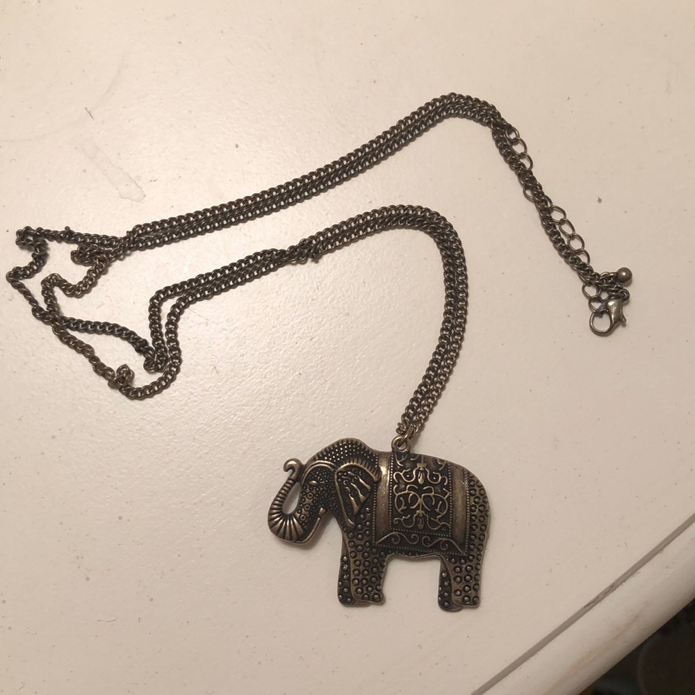 🌵 Long Chain Elephant Necklace